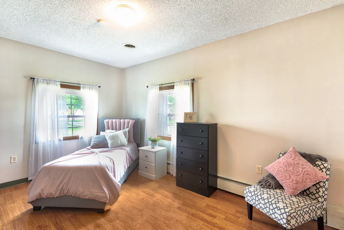 https://www.jaybirdseniorliving10.net/wp-content/uploads/2025/09/05-AutumnGrace_118RavenCt_II-5581267_PHO-17.webp