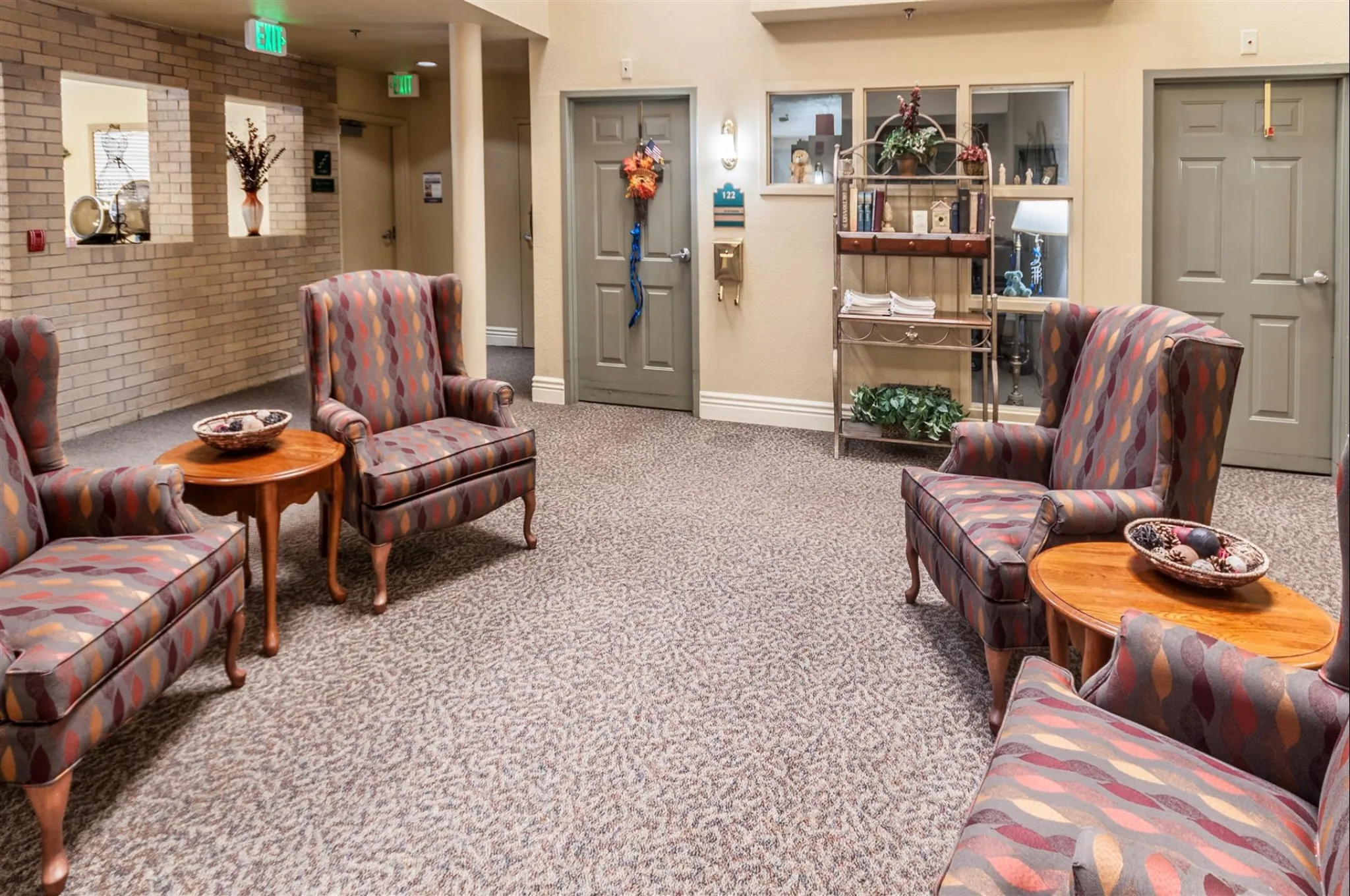 https://www.jaybirdseniorliving10.net/wp-content/uploads/2026/05/grand-villa-assisted-living-common-area-1.webp