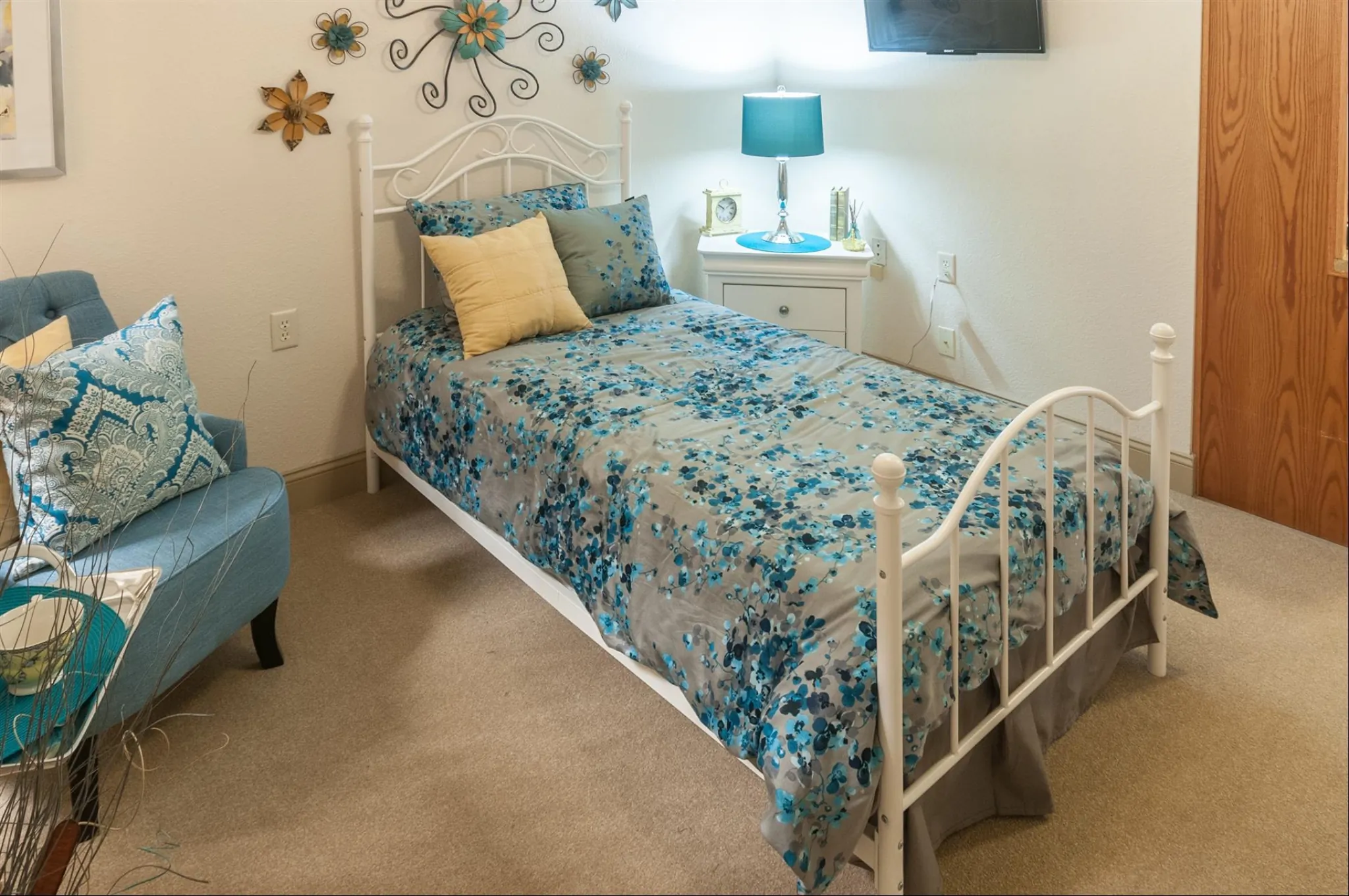 https://www.jaybirdseniorliving10.net/wp-content/uploads/2026/05/grand-villa-assisted-living-semi-private-bedroom.webp